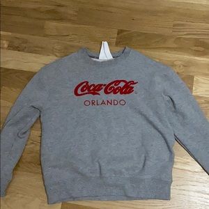 SÚPER SOFT Gray and red Coca Cola sweatshirt
